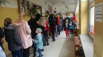 Wybory parlamentarne 2019. Czy wolno robić zdjęcia w komisjach? Przepisy nie są jasne