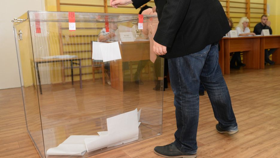 Wybory 2019. Przez kilka minut w dwóch lokalach nie wydawano kart do głosowania