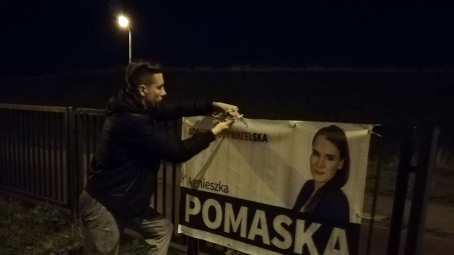 Wyniki wyborów 2019. Agnieszka Pomaska publikuje zdjęcie sztabowców zdejmujących jej banery