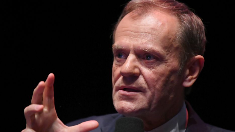 Donald Tusk recenzuje politykę rządu w czasach epidemii koronawirusa.