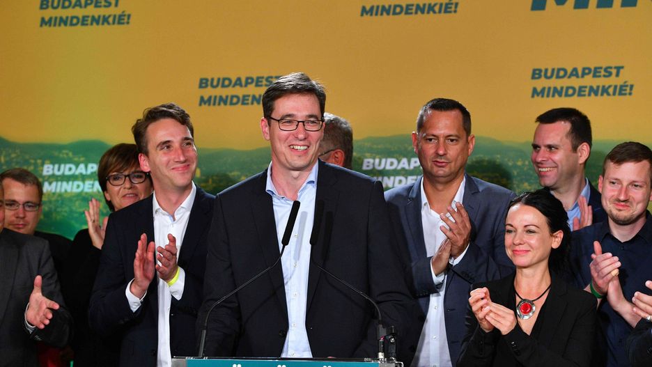 Reprezentujący opozycję Gergely Karacsony wygrał bitwę o stanowisko burmistrza Budapesztu