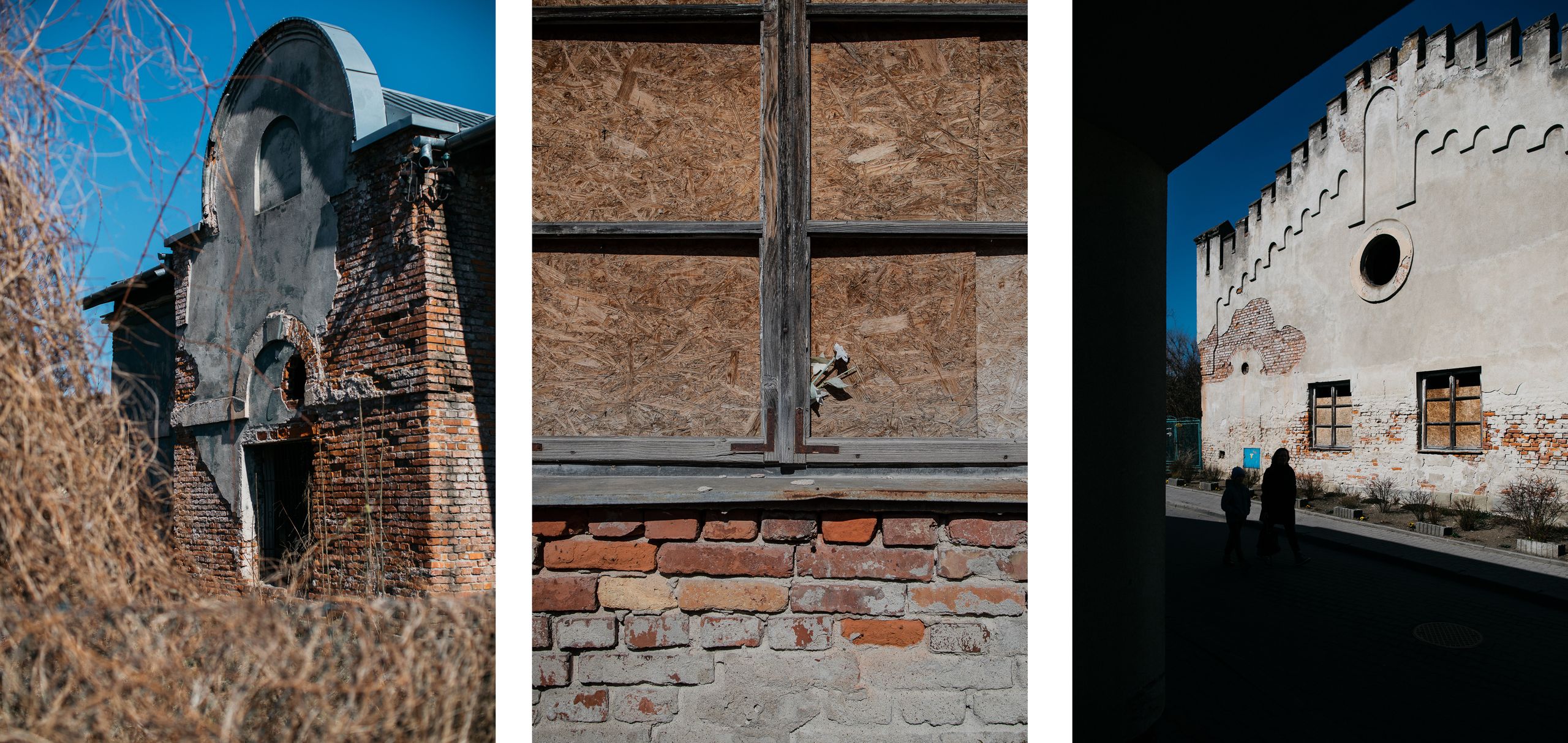 Synagoga stoi w centrum miasteczka. Jest jednym z najcenniejszych zabytków, ale niszczeje od lat. 