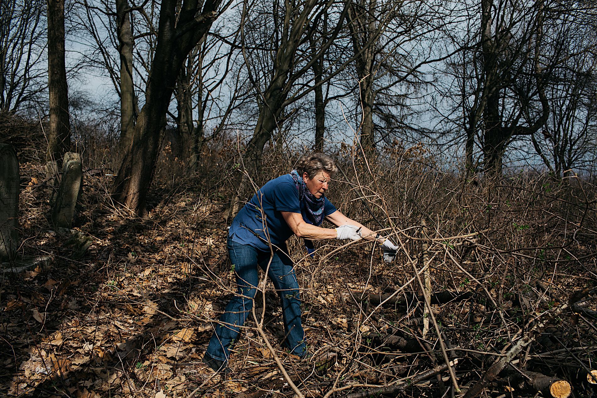 Pani Stanisława była jedną z mieszkanek, która przyszła na cmentarz. 