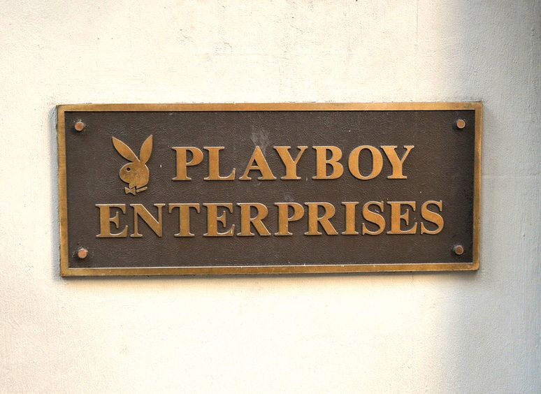 Niewidomy pozwał Playboya, bo "magazyn dyskryminuje niepełnosprawnych"