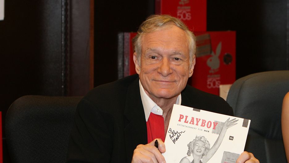 Hugh Hefner z pierwszym numerem "Playboya" z 1953 r.