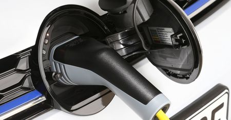 Decyzje rządów i cykl WLTP zdecydują o losie hybryd plug-in. Lepsze są te zwykłe