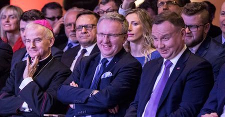 Zdjęcie z prezydentem podbiło sieć. Zapytaliśmy posłów, co rozbawiło osoby z pierwszego rzędu