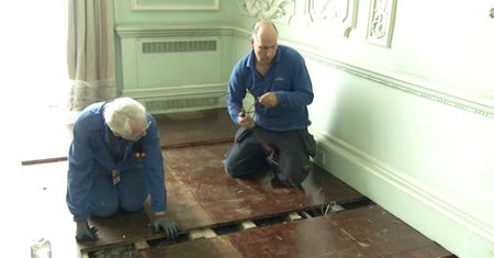 Remontują pałac Buckingham. Elektrycy znaleźli "kapsułę czasu”