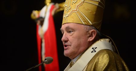 "Profanacja krzyża". Kazimierz Nycz w ostrych słowach krytykuje źle rozumiany patriotyzm