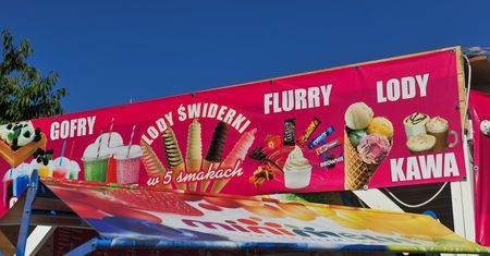 Gofry i lody to mus nad polskim morzem. Dzieci objadają się na wakacjach. "Za to odpowiadają rodzice"