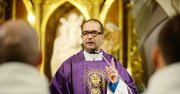 "Nie linczujmy księdza Stryczka”. Religijny portal staje w obronie duchownego