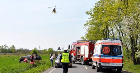 Dwa samochody zderzyły się czołowo niedaleko Bydgoszczy. 4 osoby nie żyją