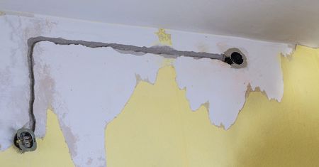 Instalacja elektryczna w starym domu - czas na remont. Co i za ile