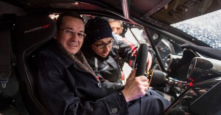 "Oszczędzisz 50 tys. zł - tylko kup elektryka". Tyle teoria, dopłat - nie ma