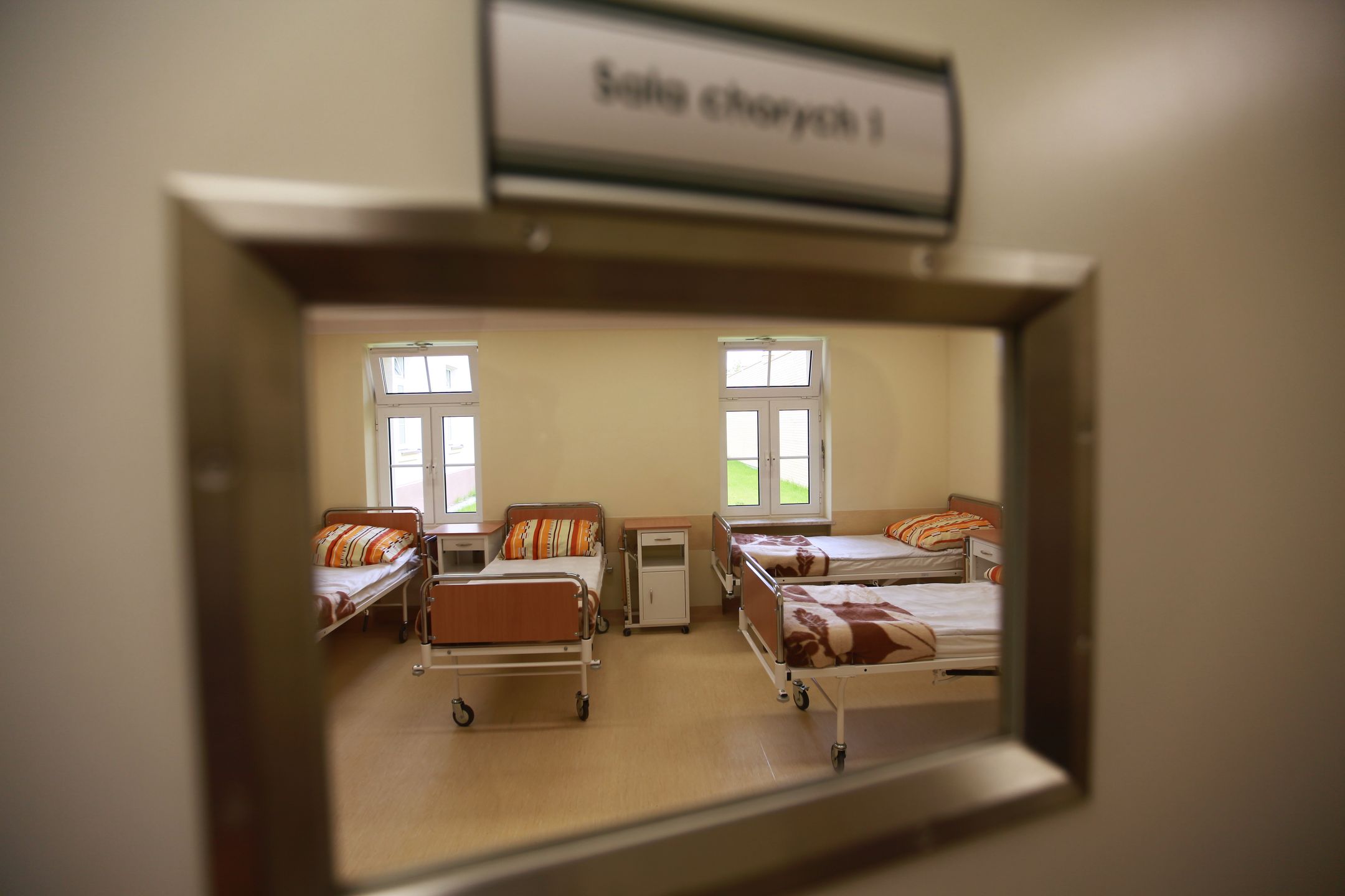Sale w szpitalu psychiatrycznym są pod stałym nadzorem
