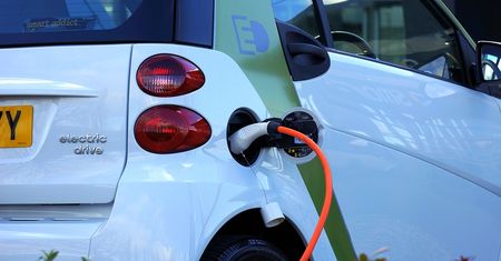 Sprzedaż pojazdów elektrycznych w Polsce i Europie