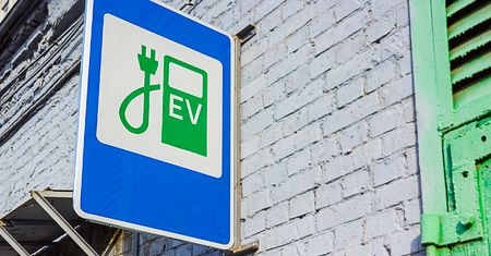 Ładowarki przy autostradzie i ekspresówce. Drogowcy mają 22 oferty