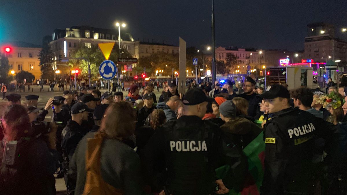 Warszawa. Część uczestników Wielkiego Marszu Klimatycznego nie zakończyła protestów po oficjalnej manifestacji