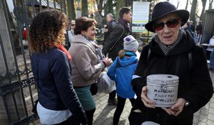 Wszystkich Świętych. Kwesta na Starych Powązkach w Warszawie już po raz 45. Datki będą zbierane od 1 do 3 listopada