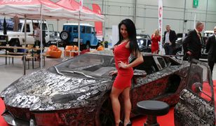Polak przerabia złom na dzieła sztuki i daje drugie życie zużytym samochodom