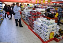 Znicze i wiązanki na Wszystkich Świętych 2019. Gdzie najtaniej? [Biedronka, Lidl, Carrefour, Tesco]