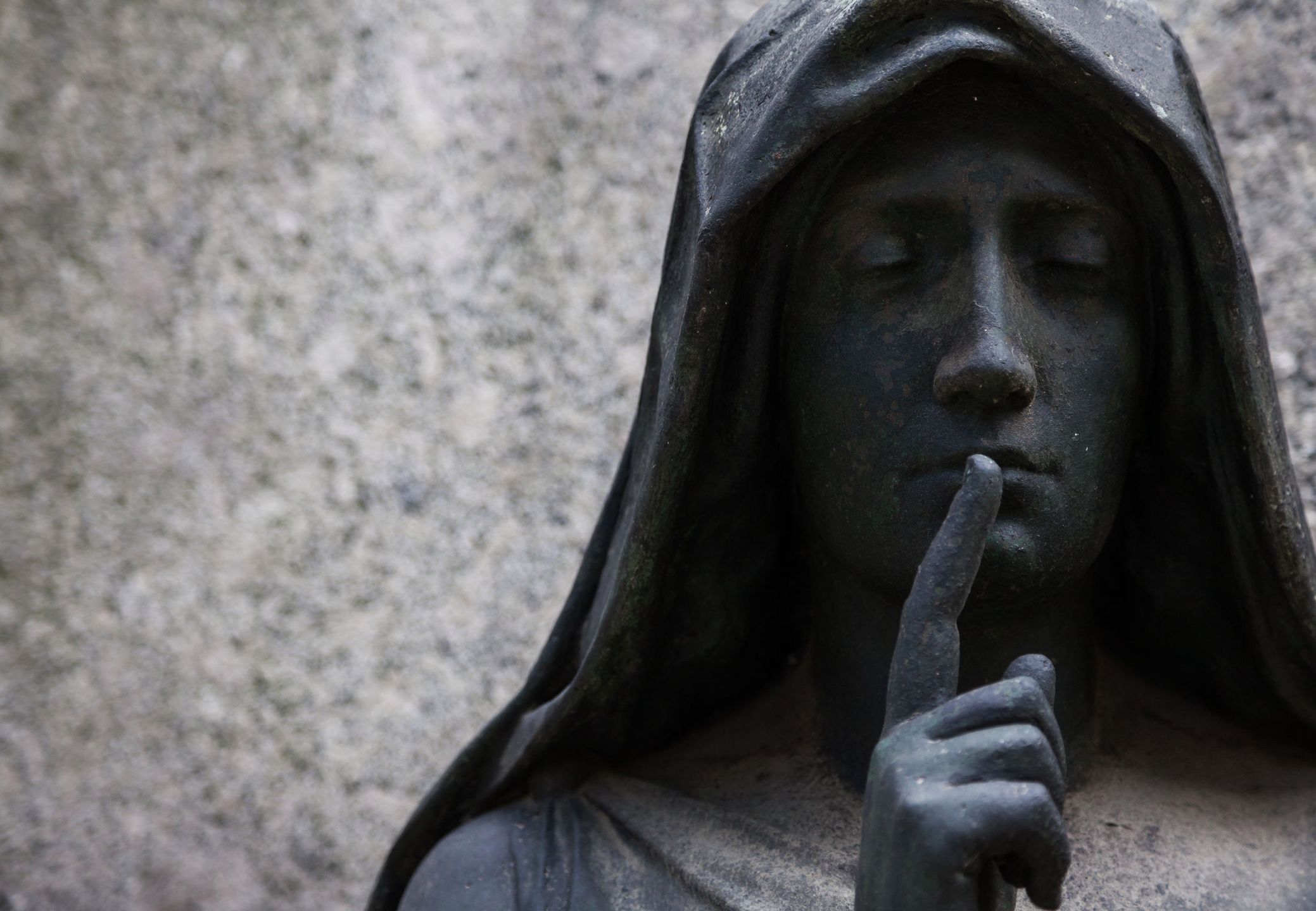 Doświadczenie śmierci nie jest wcale rzadkie, ale uniwersalne, czeka każdego z nas na jakimś etapie życia. Zdawanie sobie z tego sprawy i refleksja na ten temat to element higieny psychicznej