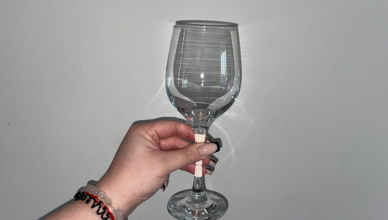 Jak wykorzystać kieliszek do wina? Fot. Genialne.pl