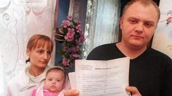 Państwo Kusajdowie z dzieckiem