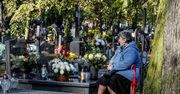 Kradną znicze, kwiaty, a nawet grabie. Złodzieje grasują po cmentarzach nie tylko we Wszystkich Świętych