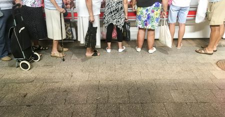 Emerytów stać na mniej. Winna drożejąca żywność
