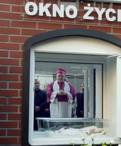 Dziecko we wrocławskim oknie życia. Stan chłopca jest "dobry"