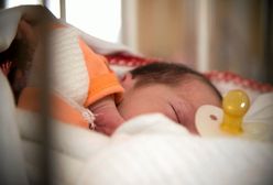 Dzień przed wigilią znaleziono w oknie życia dziecko. To kilkudniowa dziewczynka