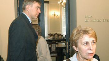 Poseł LPR Roman Giertych i posłanka PO Iwona Śledzińska - Katarasińska po spotkaniu