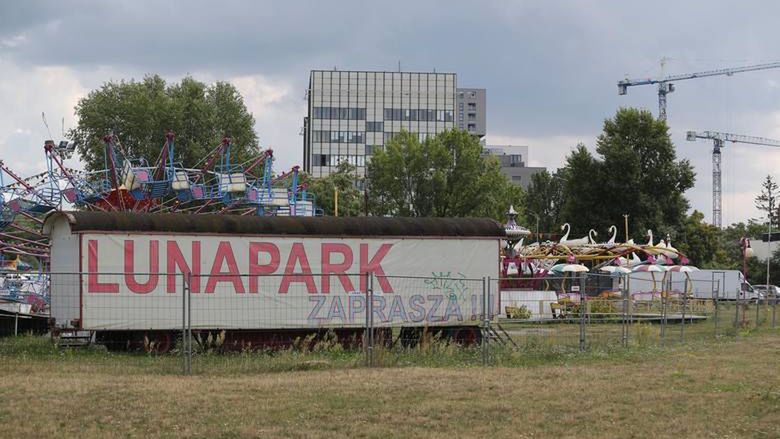 Lunapark na placu Społecznym ma zniknąć do czerwca, na terenie powstaną nowe zabudowania.