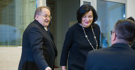 Mówią o niej księgowa Rydzyka. W rok przyniosła mu 60 mln złotych