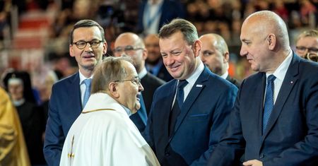 TYLKO w WP. Religia jest wykorzystywana przez polityków? Nie ma wątpliwości (Badanie)
