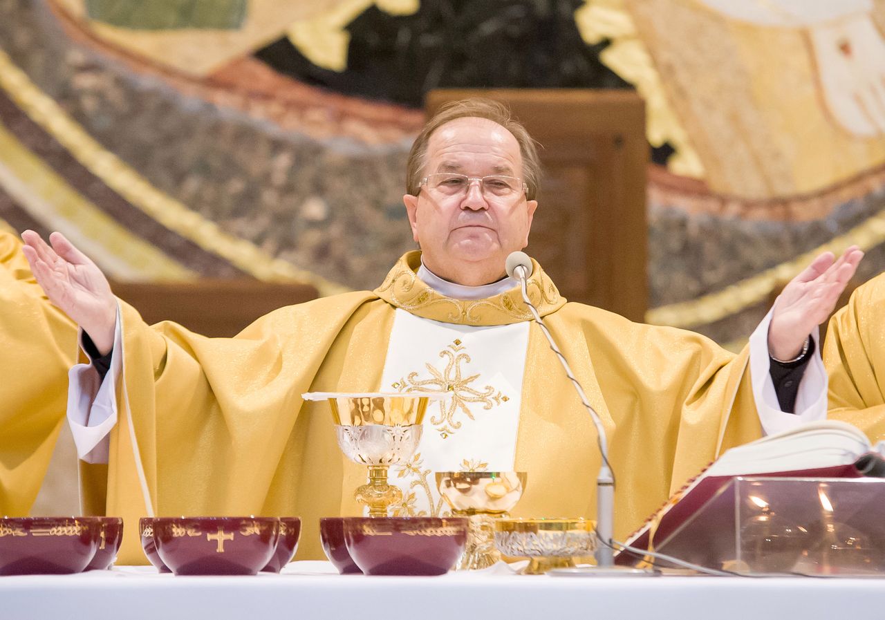 Ojciec dyrektor ma urodziny. Sprawdź, czy jesteś jego wiernym uczniem