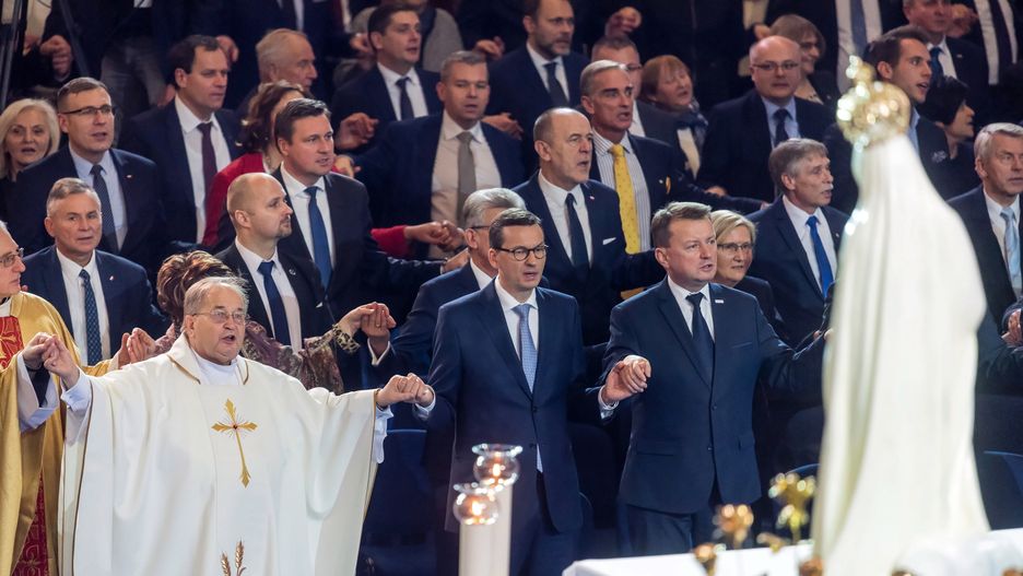 Szwajcarska gazeta twierdzi, że Kościół zbytnio brata się z PiS-em