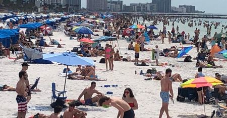 Floryda. Tłumy na plażach. Epidemiolodzy alarmują