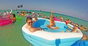 Tak wygląda plaża po imprezie. Zostawiono na niej tony śmieci