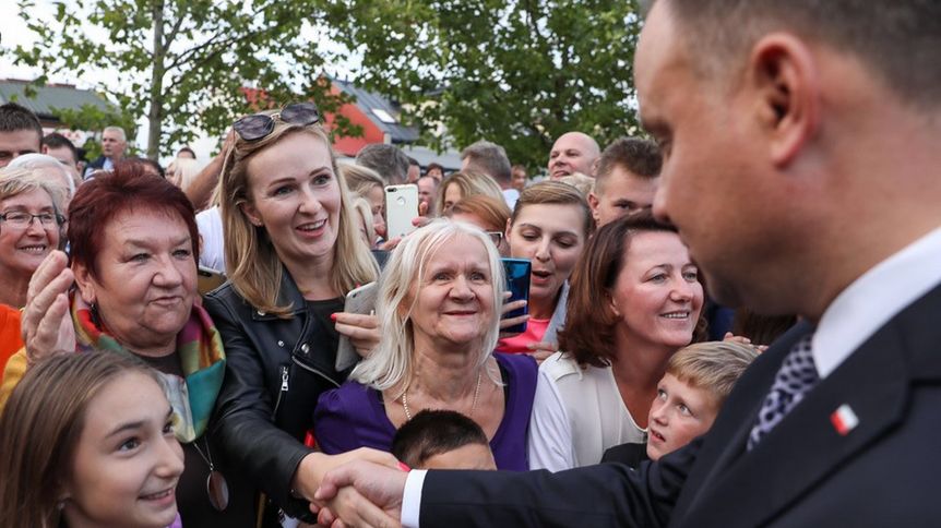 Prezydent wyraził nadzieję, że dzięki polityce PiS "będziemy w stanie podwyższać świadczenia, renty i emerytury" 