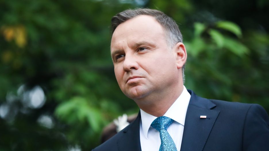 Prezydent Andrzej Duda ma rozważyć zastosowanie ułaskawienia wobec prawicowego dziennikarza. Został skazany za zniesławienie znanego sędziego.