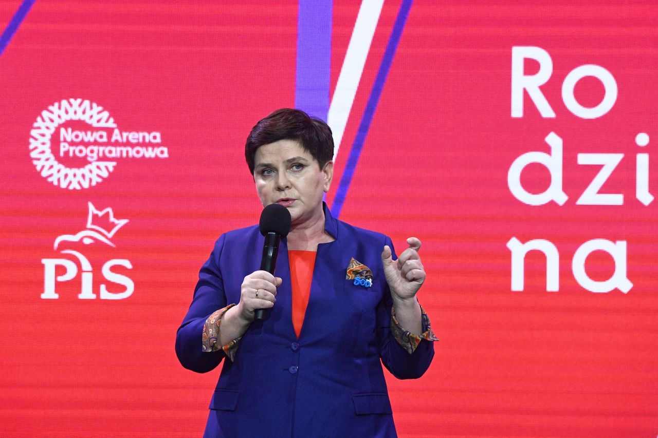 Obietnice PiS. Beata Szydło pochwaliła się podniesieniem płacy minimalnej przez Ewę Kopacz