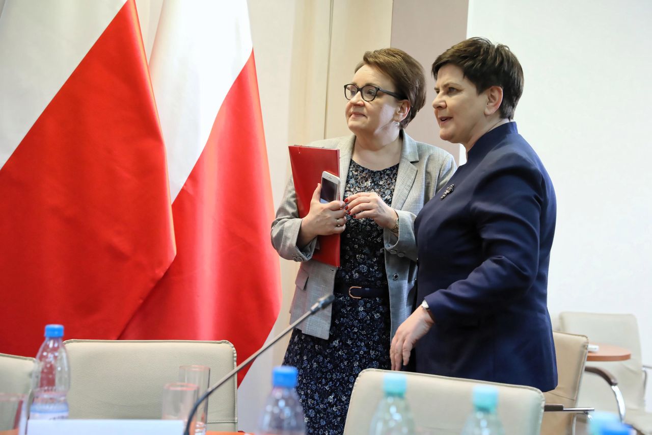 Beata Szydło przejęła obowiązki minister edukacji. Nieoficjalnie: dymisja Anny Zalewskiej pewna