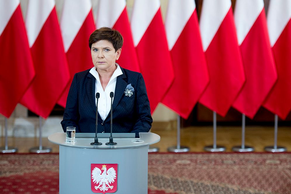 Beata Szydło mówiła o opłacanych protestach. Będą żądać od niej dowodów