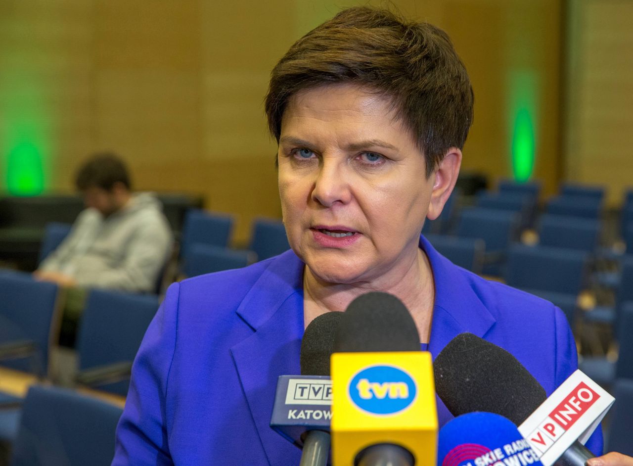 Dziennikarz zapytał Szydło, czy zwróciła nagrodę. Była premier uciekła od odpowiedzi