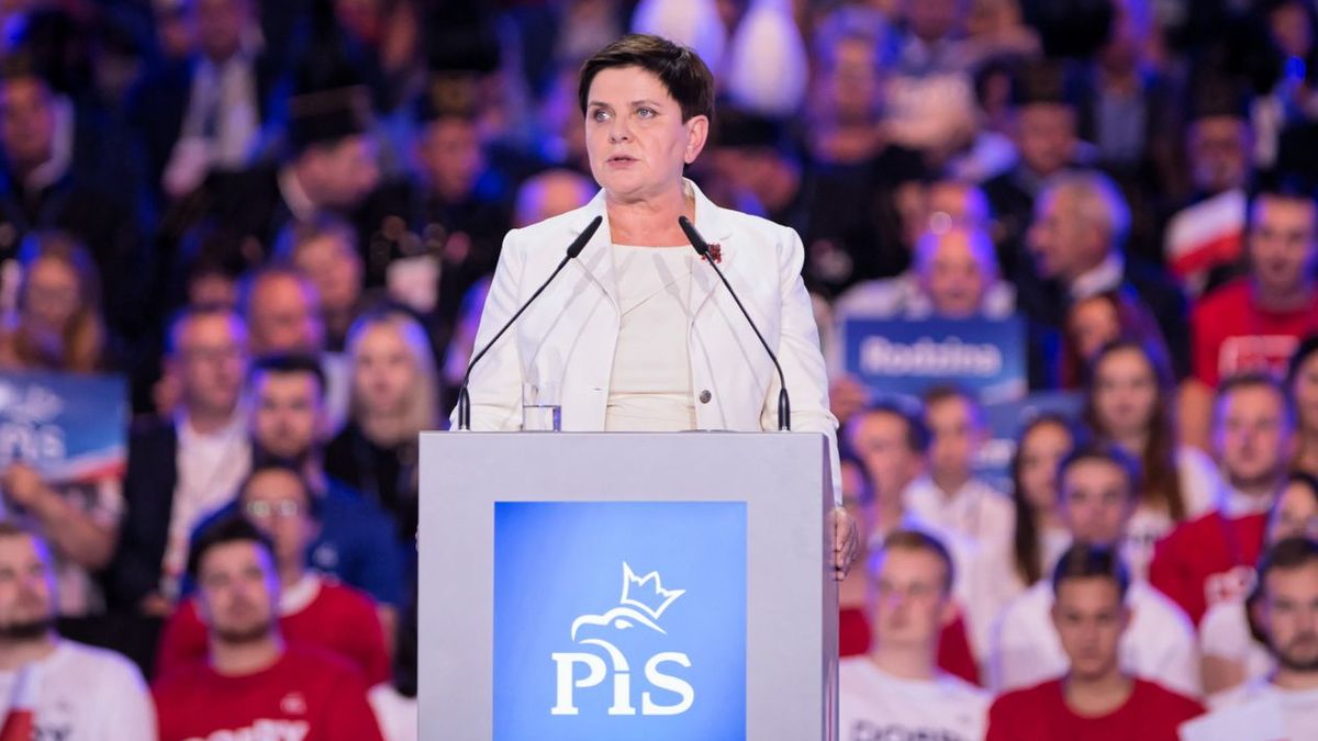 Beata Szydło obiecała, że jednym z elementów "hat-tricka Kaczyńskiego" będą dwie trzynaste emerytury w 2021 r.