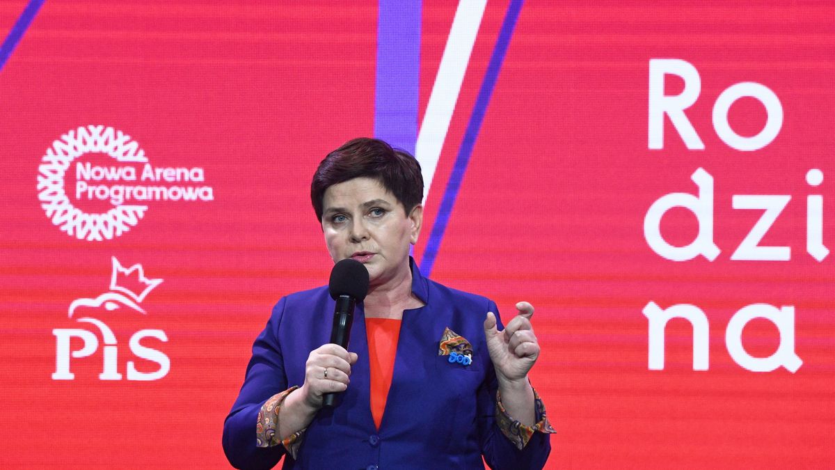 Premierzy PiS rzucili na konwencji PiS liczbami, ekonomista powiedział "sprawdzam".