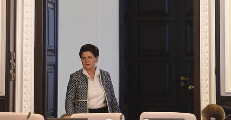 Krzyże nie powinny wisieć w urzędach. Nakaz nie spodobałby się Polakom. Nasz sondaż.