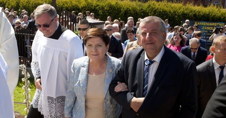 Mąż Beaty Szydło jest nauczycielem. Strajkował? "Dostrzega problemy"